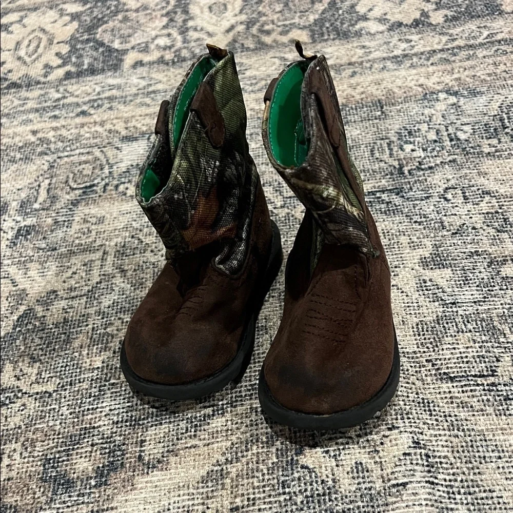 Brown Healthtex Camouflage Boots with Green Lining‎